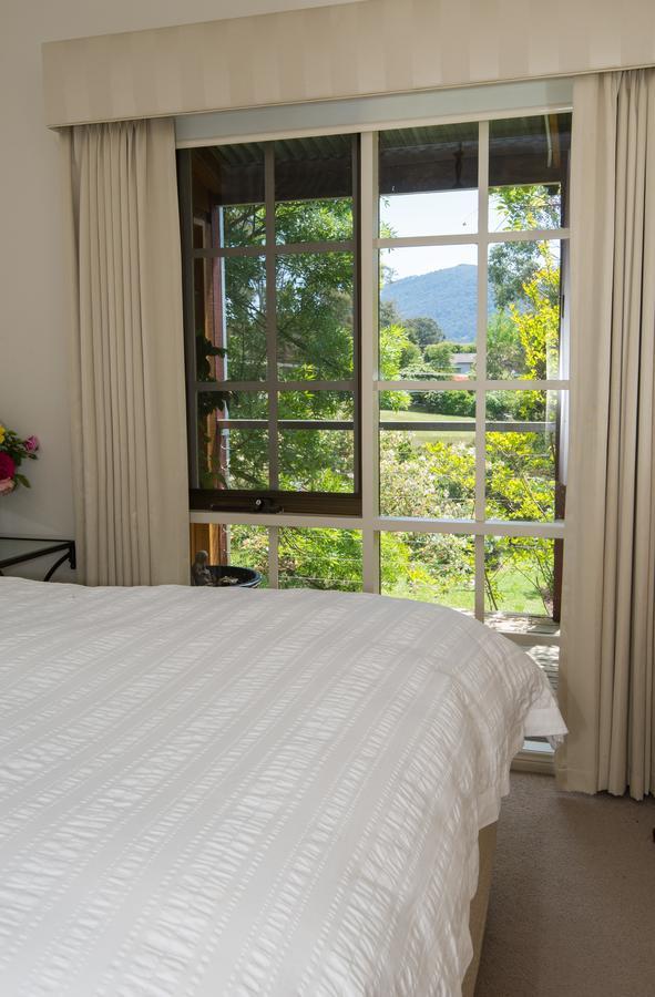 Hollyhock Bed & Breakfast Macedon Room photo